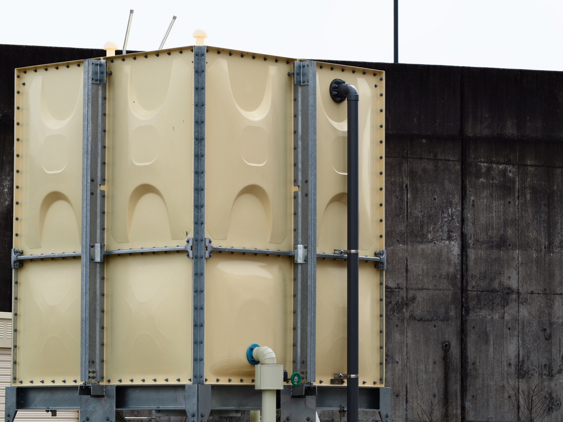 あなたの物件は大丈夫？意外と知らない貯水槽劣化の危険性！―貯水槽